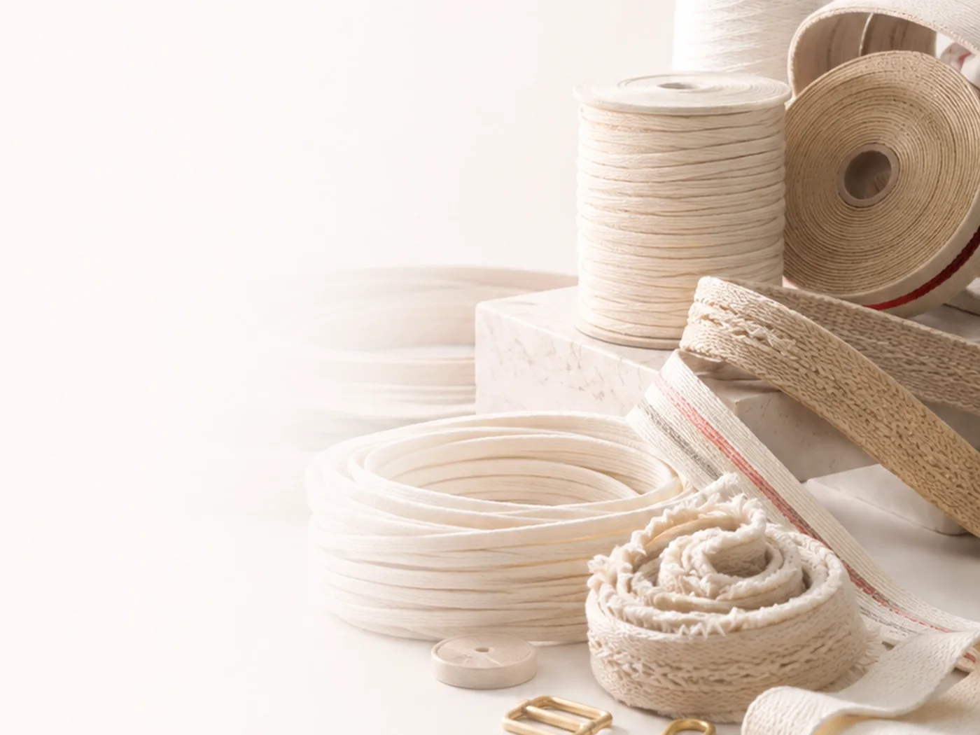 Narrow woven elastic